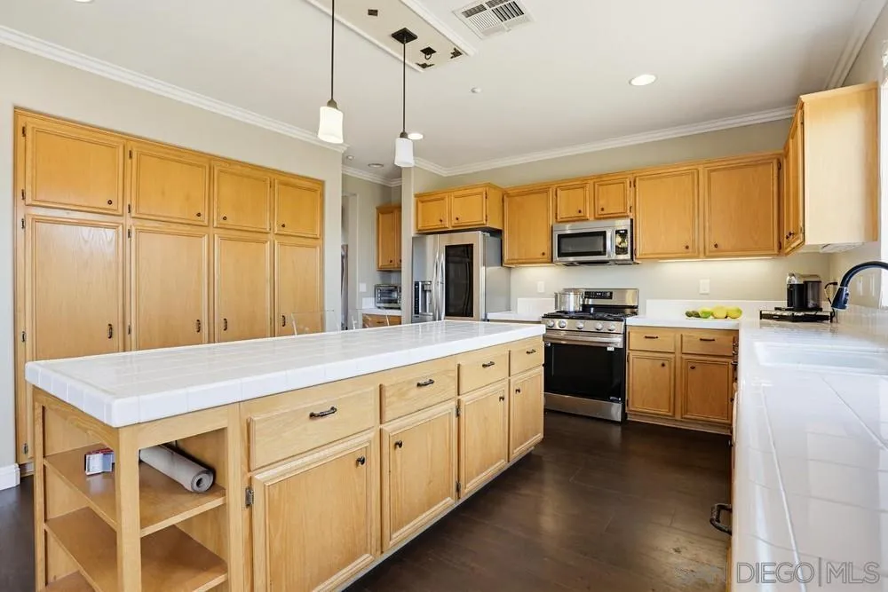 1171 Prussian Way Oceanside, CA 92057 - Photo 9 of 50