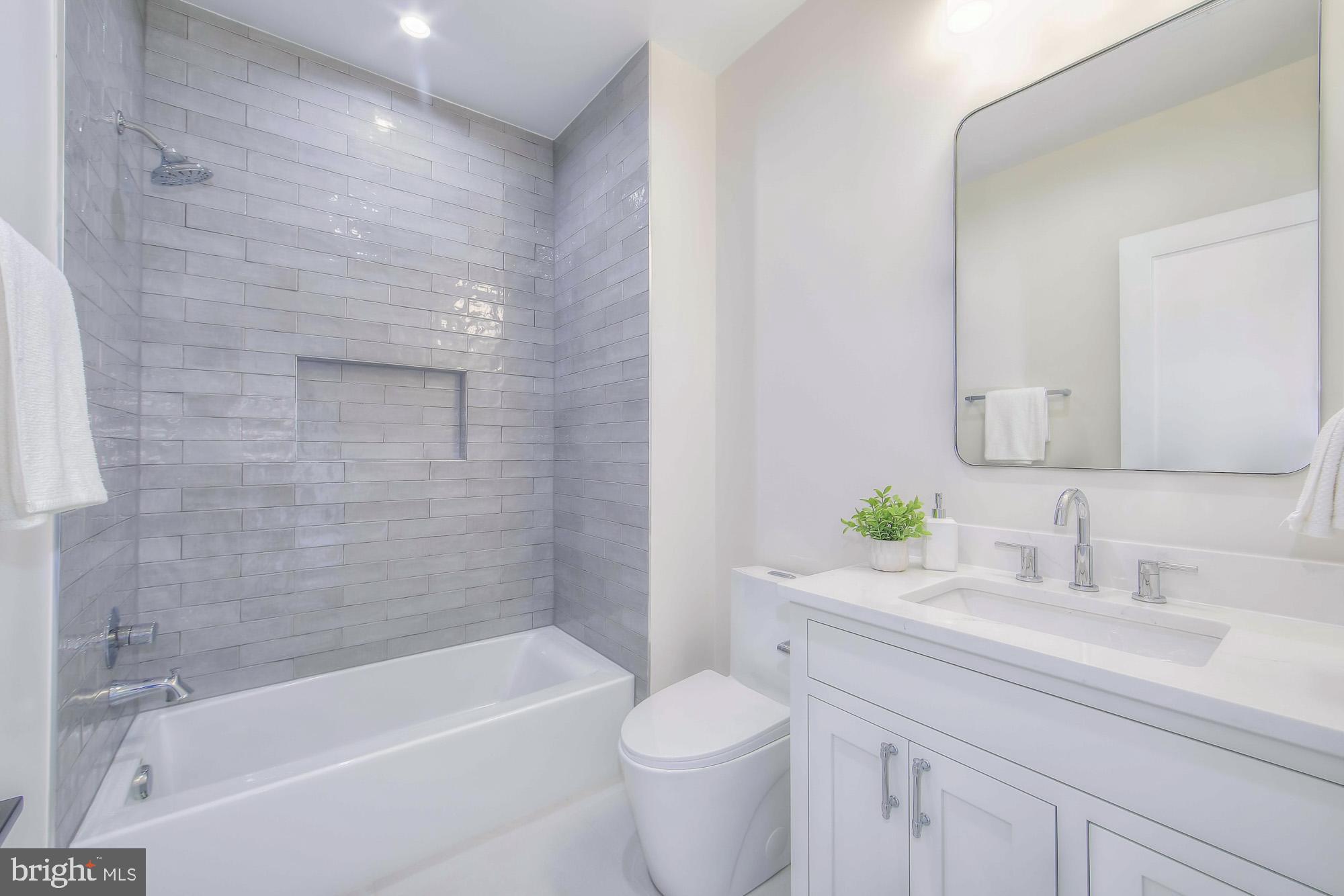 6012 Sonoma Road Bethesda, MD 20817 - Photo 35 of 57 Bedroom 4 bath with tub