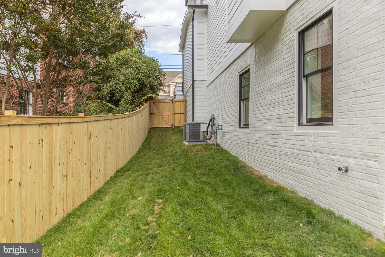 6012 Sonoma Road Bethesda, MD 20817 - Photo 50 of 57 Side yard dog run