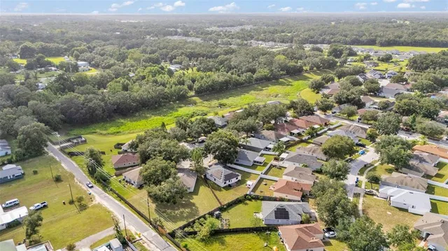 a view of a house with backyard and garden
