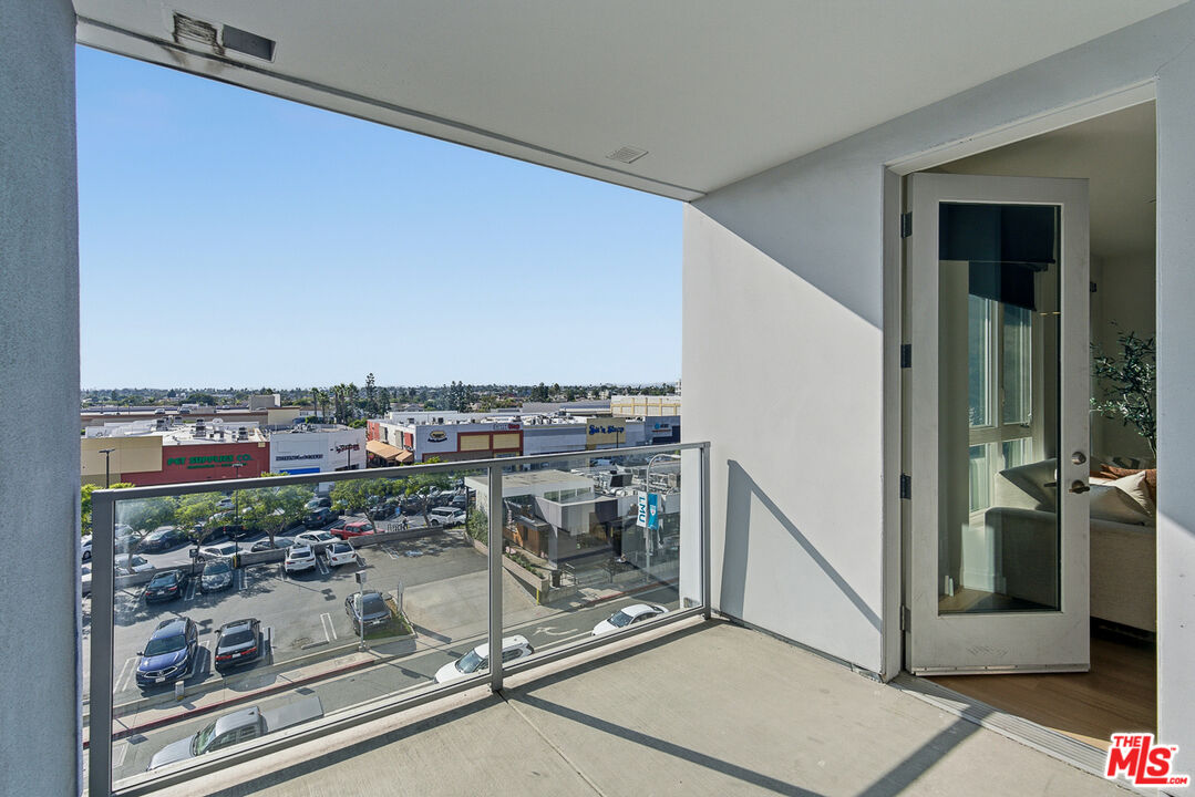10601 Washington Boulevard, Unit 428 Culver City, CA 90232 - Photo 6 of 29 a view of a terrace with seating area