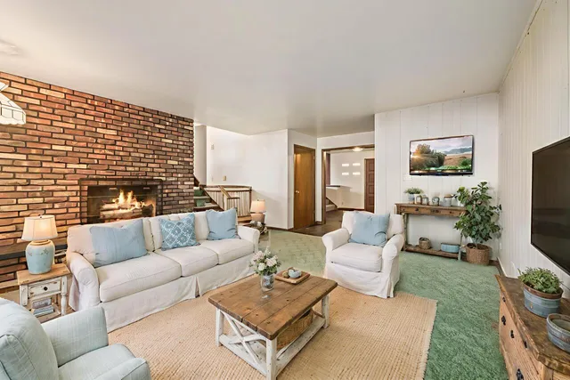 $899,000 | 4757 Riverside Road, Waterford, WI 53185