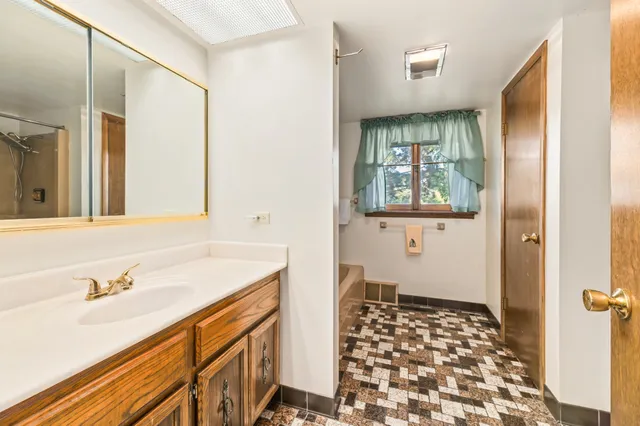 $899,000 | 4757 Riverside Road, Waterford, WI 53185