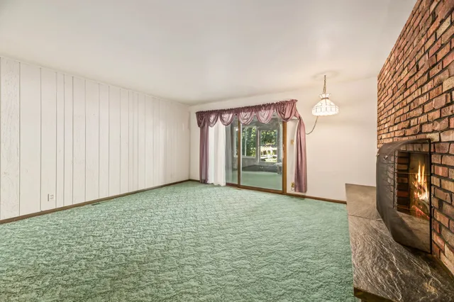 $899,000 | 4757 Riverside Road, Waterford, WI 53185