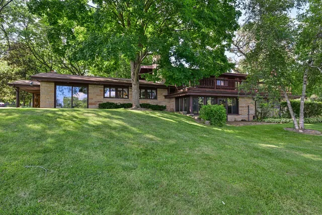 $899,000 | 4757 Riverside Road, Waterford, WI 53185