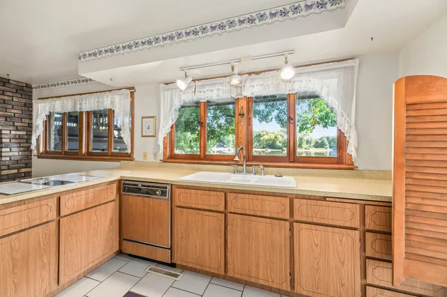 $899,000 | 4757 Riverside Road, Waterford, WI 53185