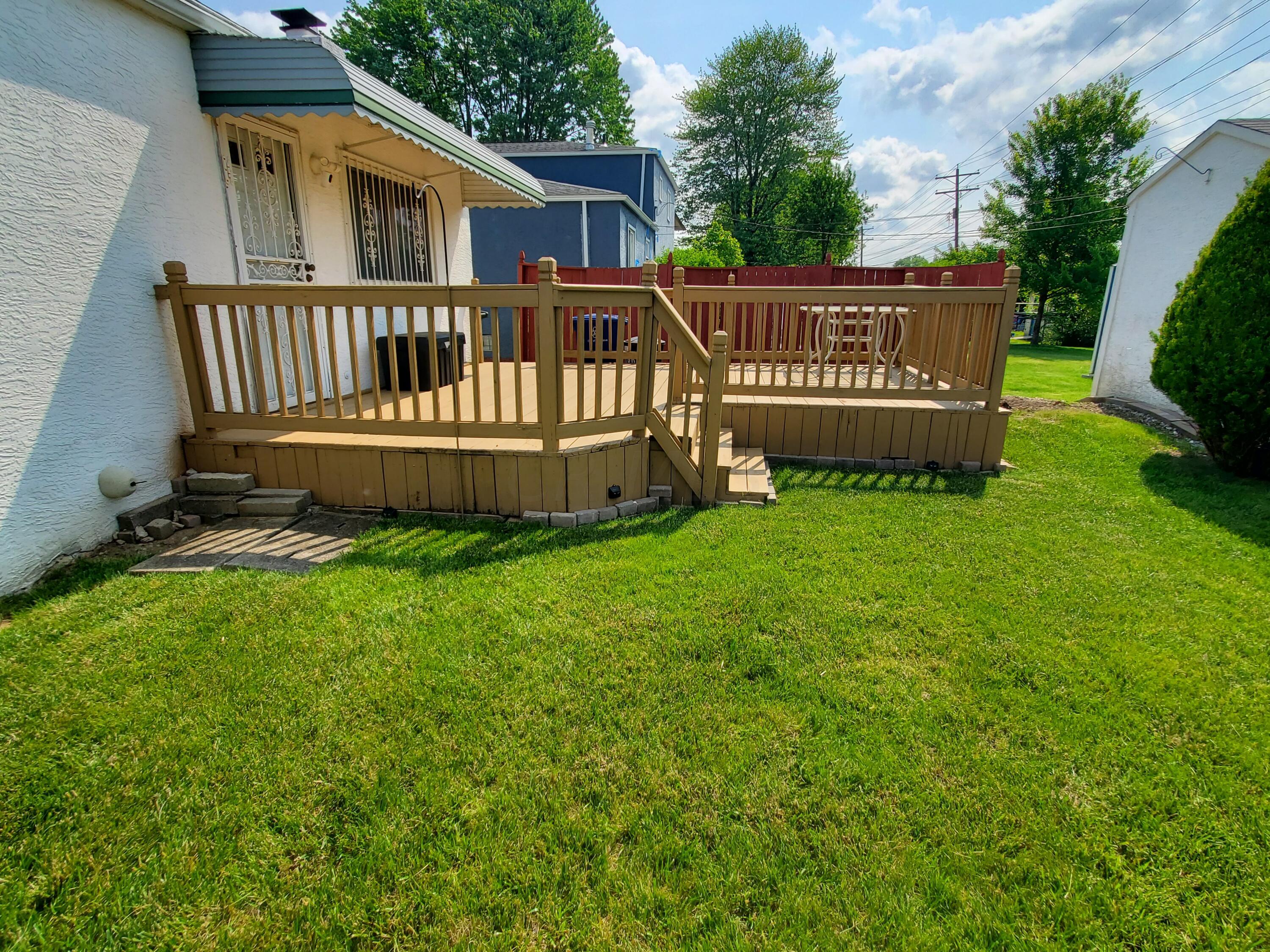 1649 Norma Road Columbus, OH 43229 - Photo 38 of 48 1649 norma backyard deck sideview