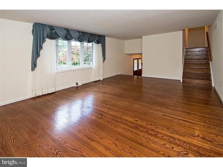 75 Heather Road Southampton, PA 18966 - Photo 9 of 25 Living Room