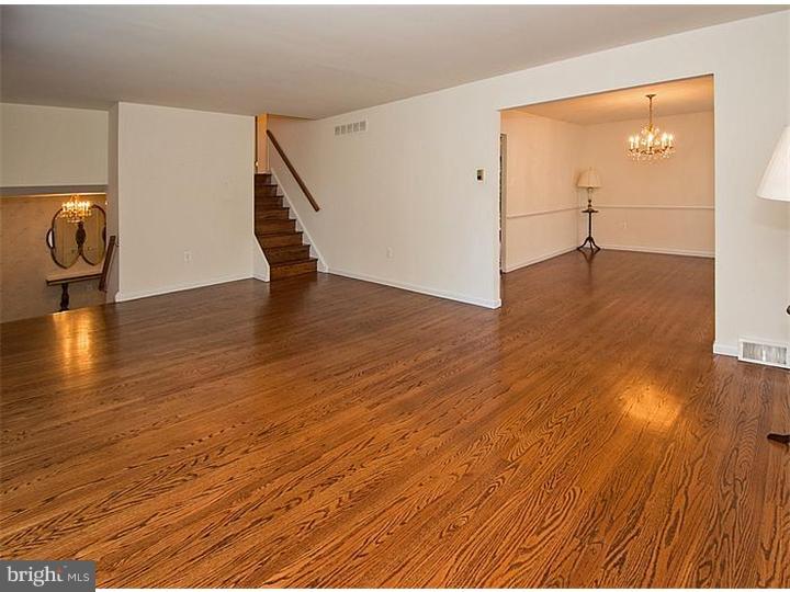 75 Heather Road Southampton, PA 18966 - Photo 10 of 25 Living Room