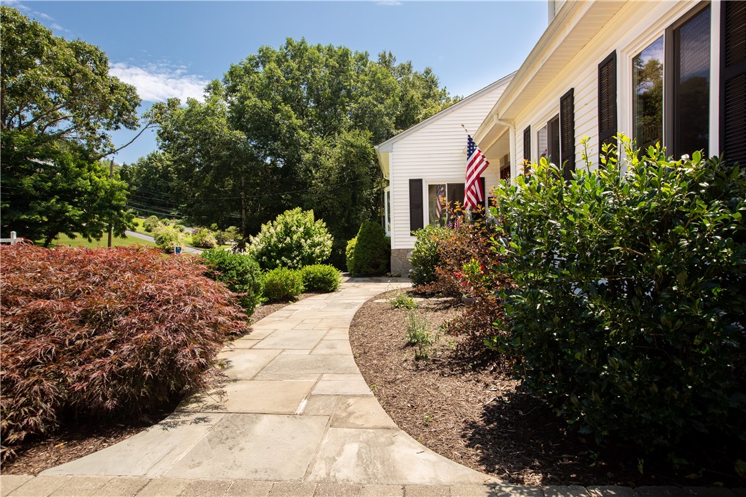11 Happy Valley Road Westerly, RI 02891 - Photo 4 of 36