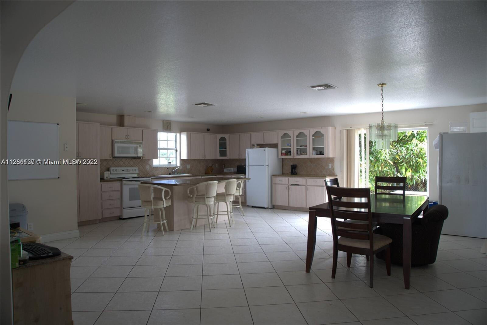 5772 Haverhill Road West Palm Beach, FL 33407 - Photo 11 of 11 kitchen