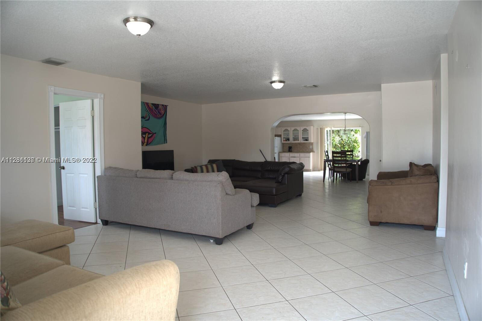 5772 Haverhill Road West Palm Beach, FL 33407 - Photo 10 of 11 dining living