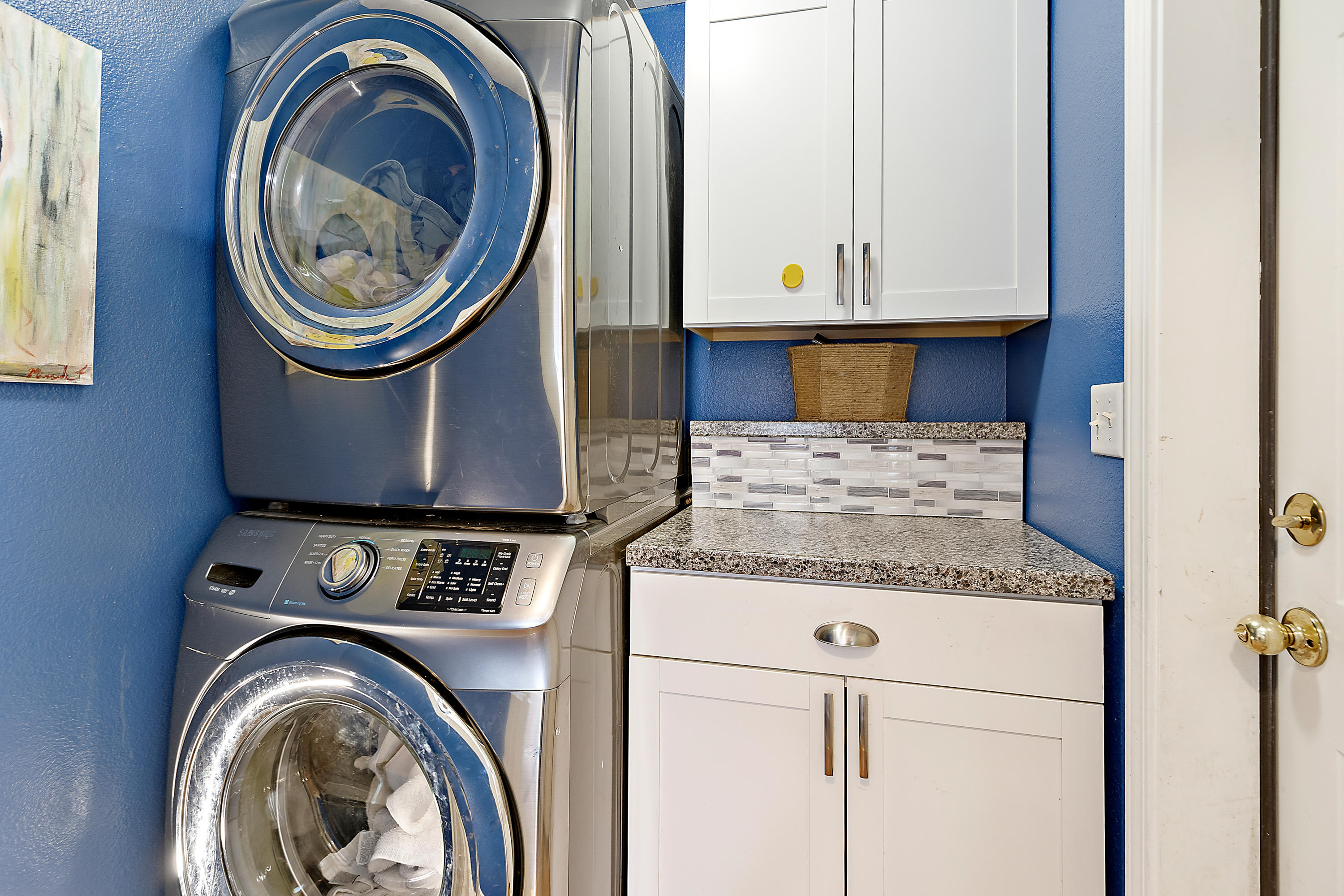 403 Mace Road Medford, OR 97501 - Photo 25 of 33 a view of washer and dryer