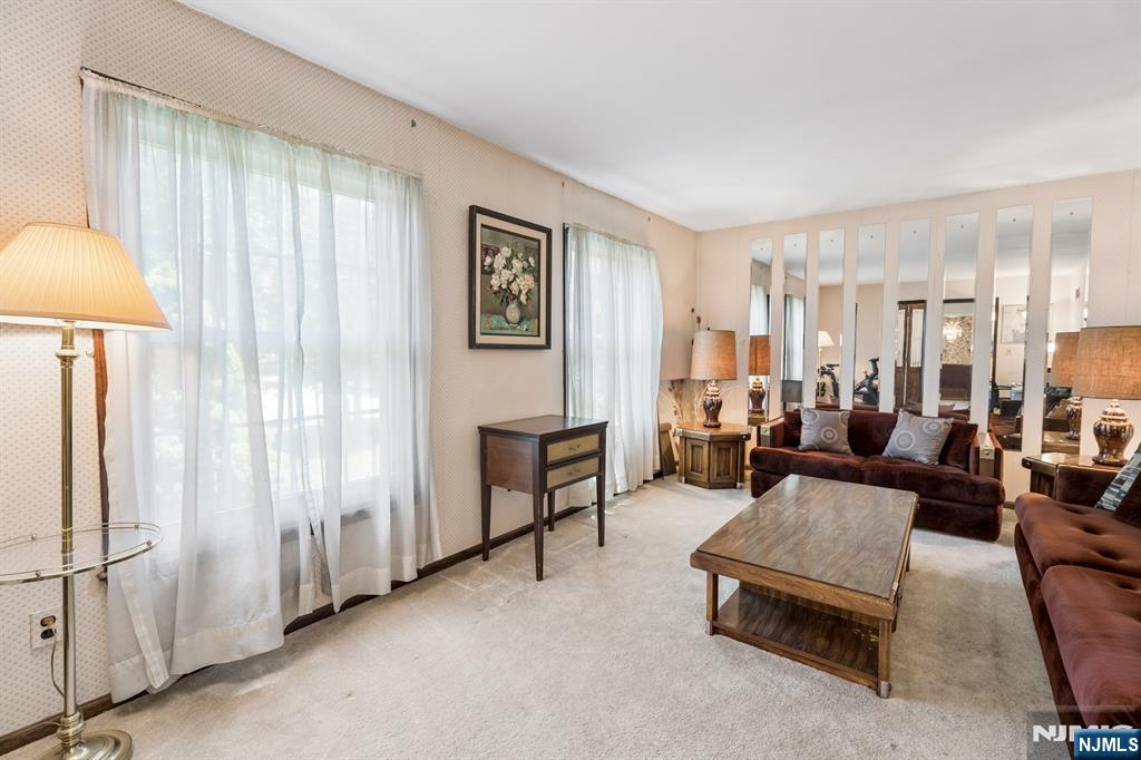 39 Robin Hood Way Wayne, NJ 07470 - Photo 16 of 36