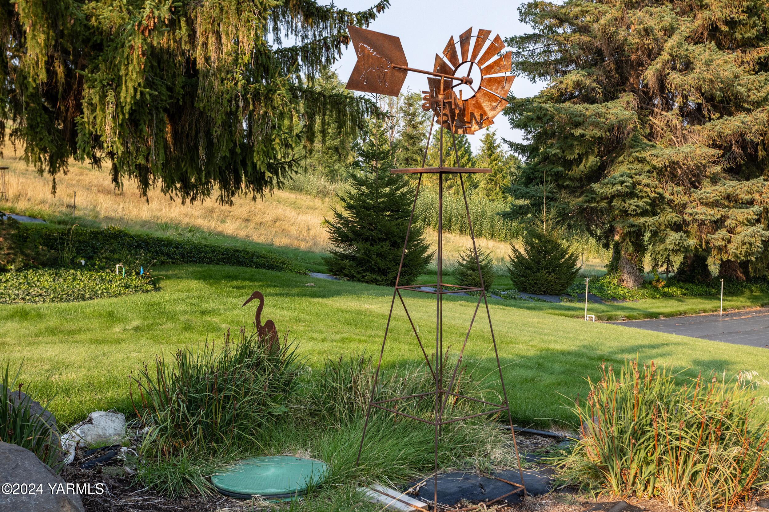 1071 Humphrey Road Tieton, WA 98947 - Photo 35 of 40 a view of an outdoor space and yard