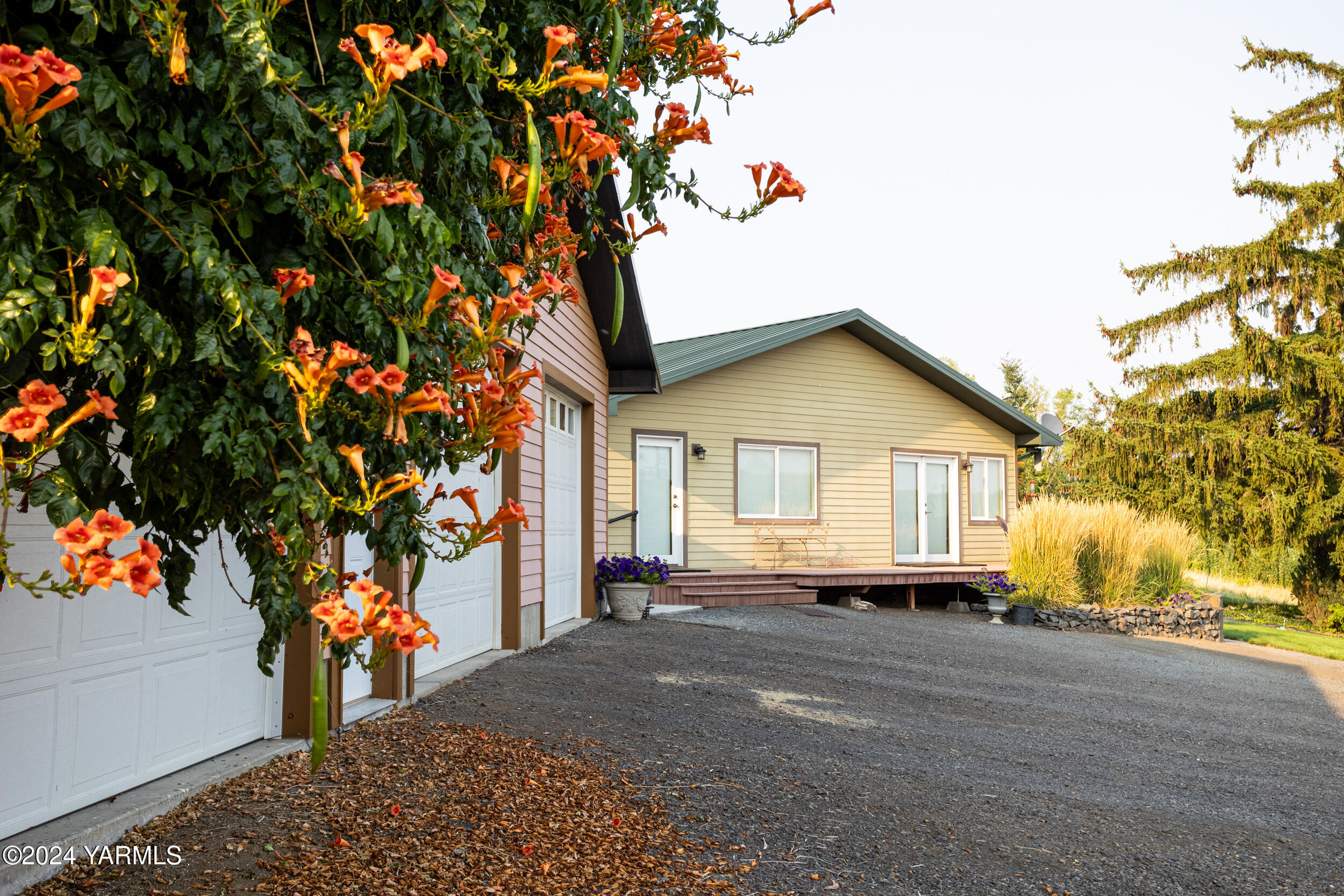 1071 Humphrey Road Tieton, WA 98947 - Photo 5 of 40 a house with a tree in the background