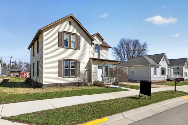 $219,900 | 640 2nd Avenue Northwest, Plainview, MN 55964