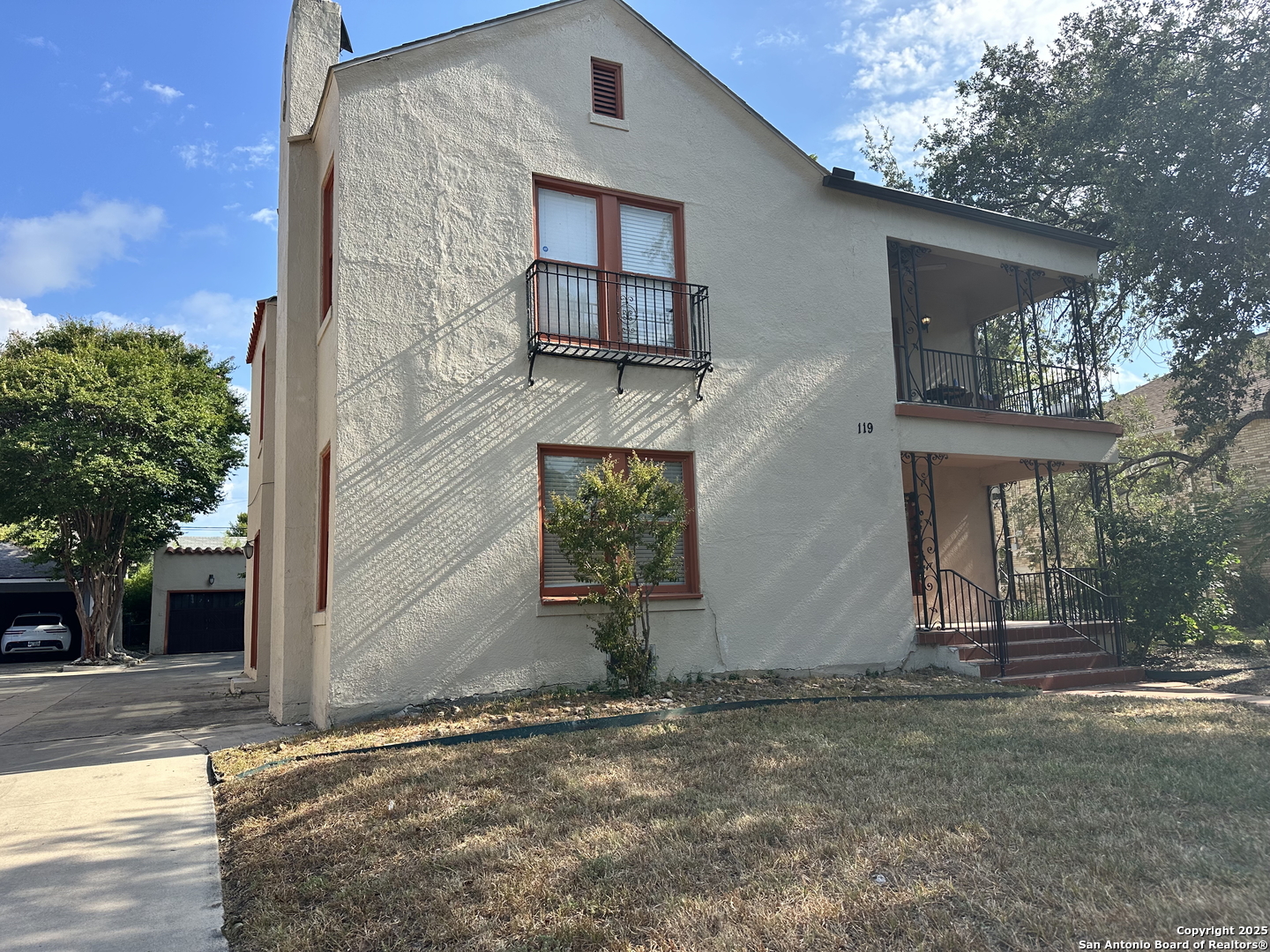 119 East Ridgewood Court, Unit 3 San Antonio, TX 78212 - Photo 2 of 7 a front view of a house with garden