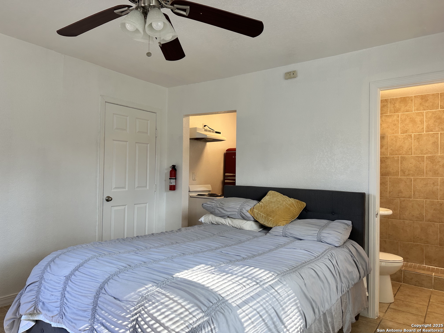 119 East Ridgewood Court, Unit 3 San Antonio, TX 78212 - Photo 5 of 7 a bedroom with a bed and a window