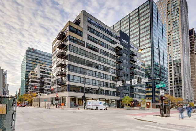 $610,000 | 130 South Canal Street, Unit 9F, Chicago, IL 60606