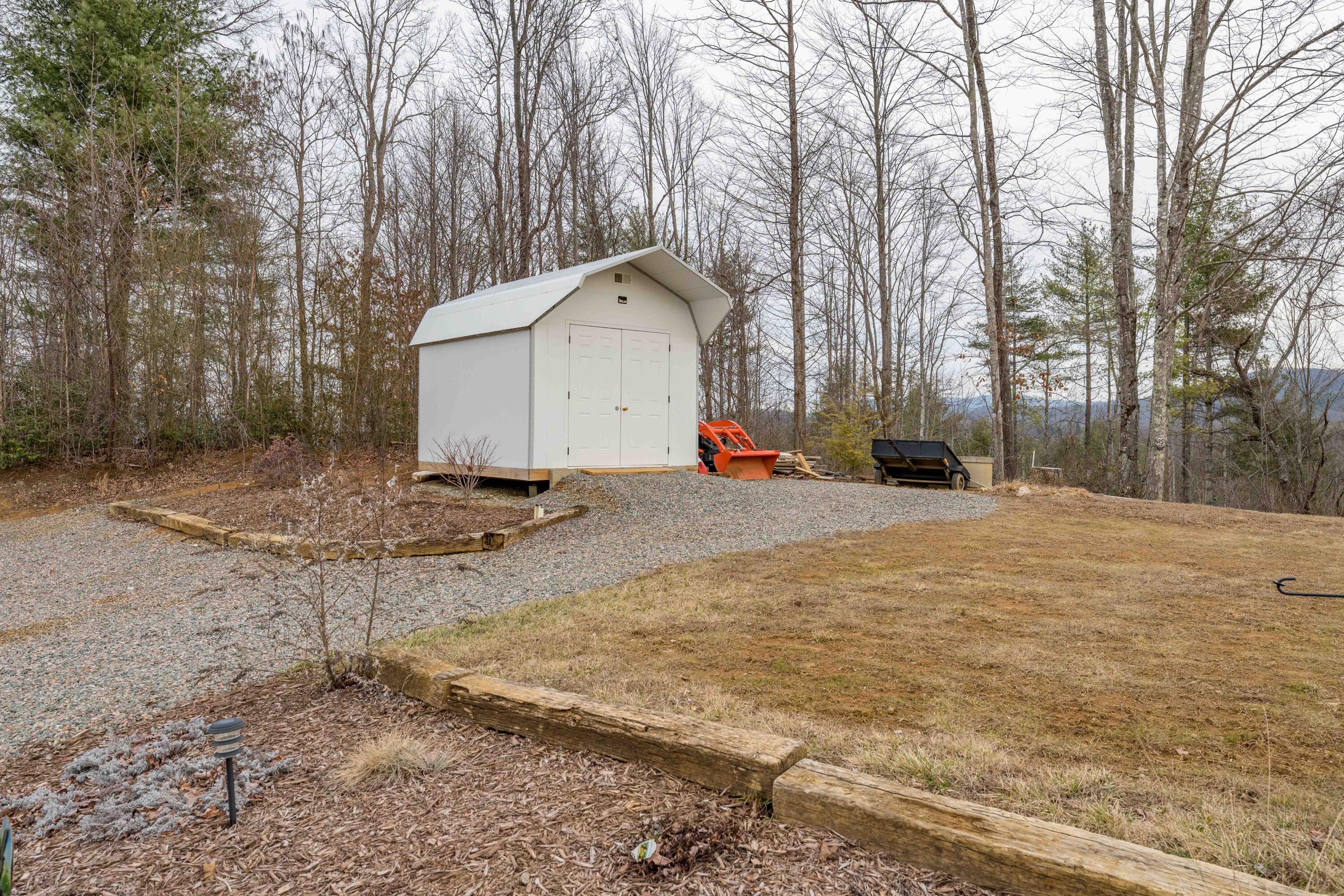 2562 Divide Road Mountain City, TN 37683 - Photo 31 of 90 Outbuilding