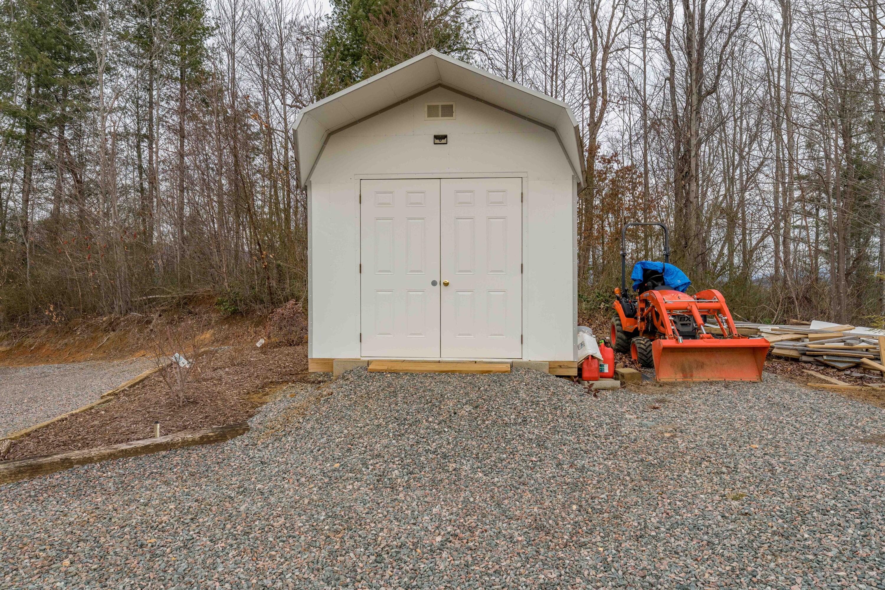 2562 Divide Road Mountain City, TN 37683 - Photo 33 of 90 Outbuilding