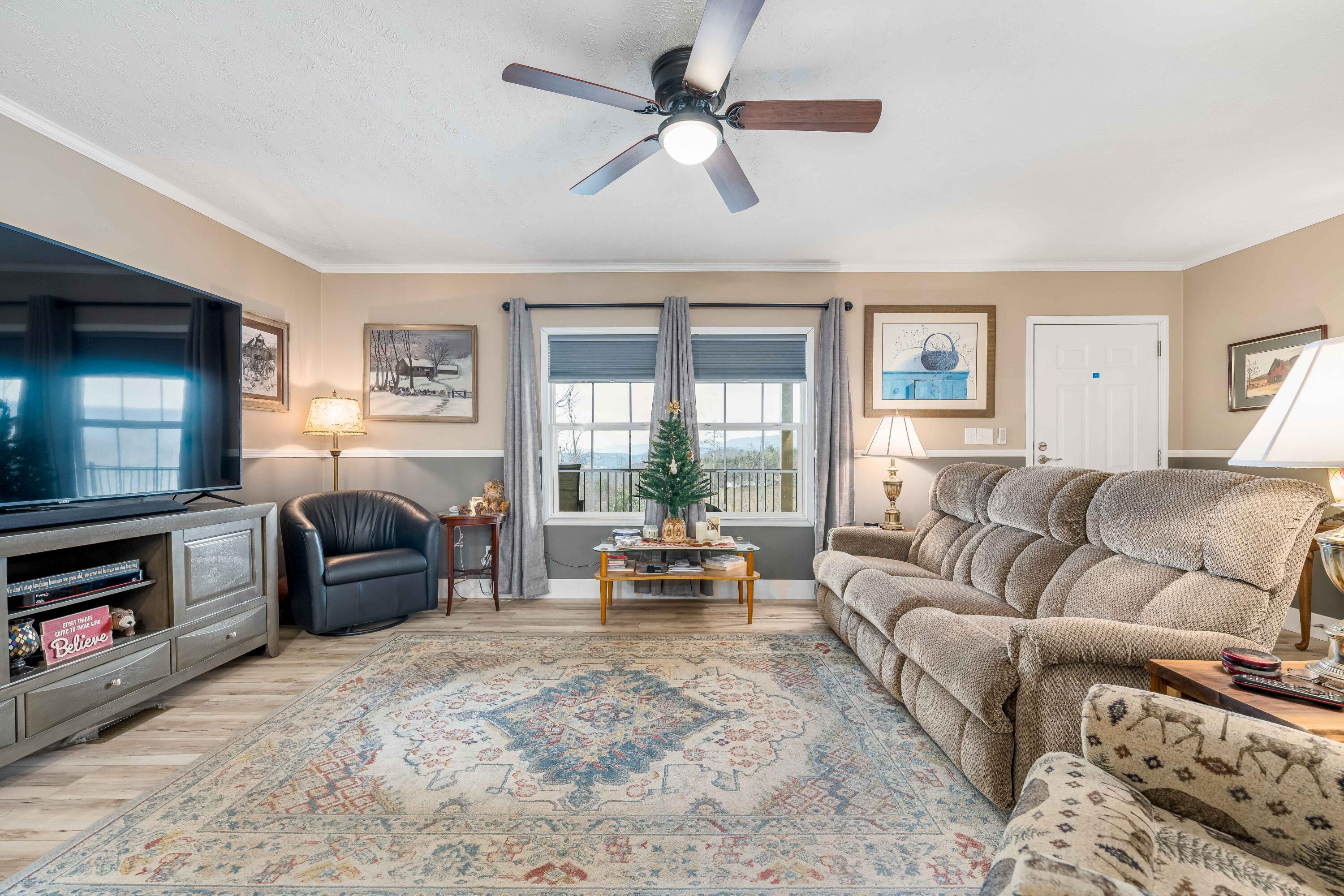 2562 Divide Road Mountain City, TN 37683 - Photo 42 of 90 Living Room