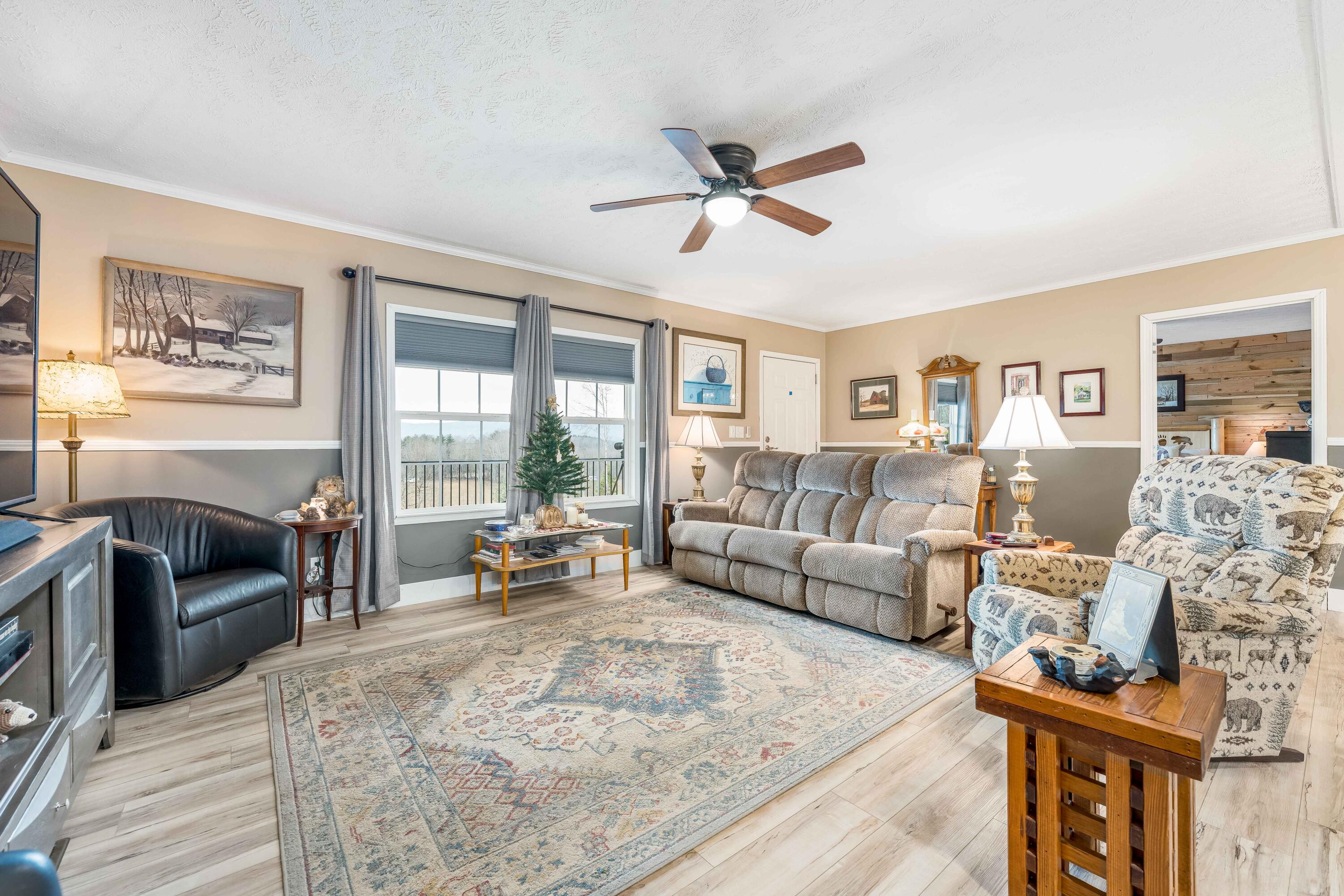 2562 Divide Road Mountain City, TN 37683 - Photo 43 of 90 Living Room