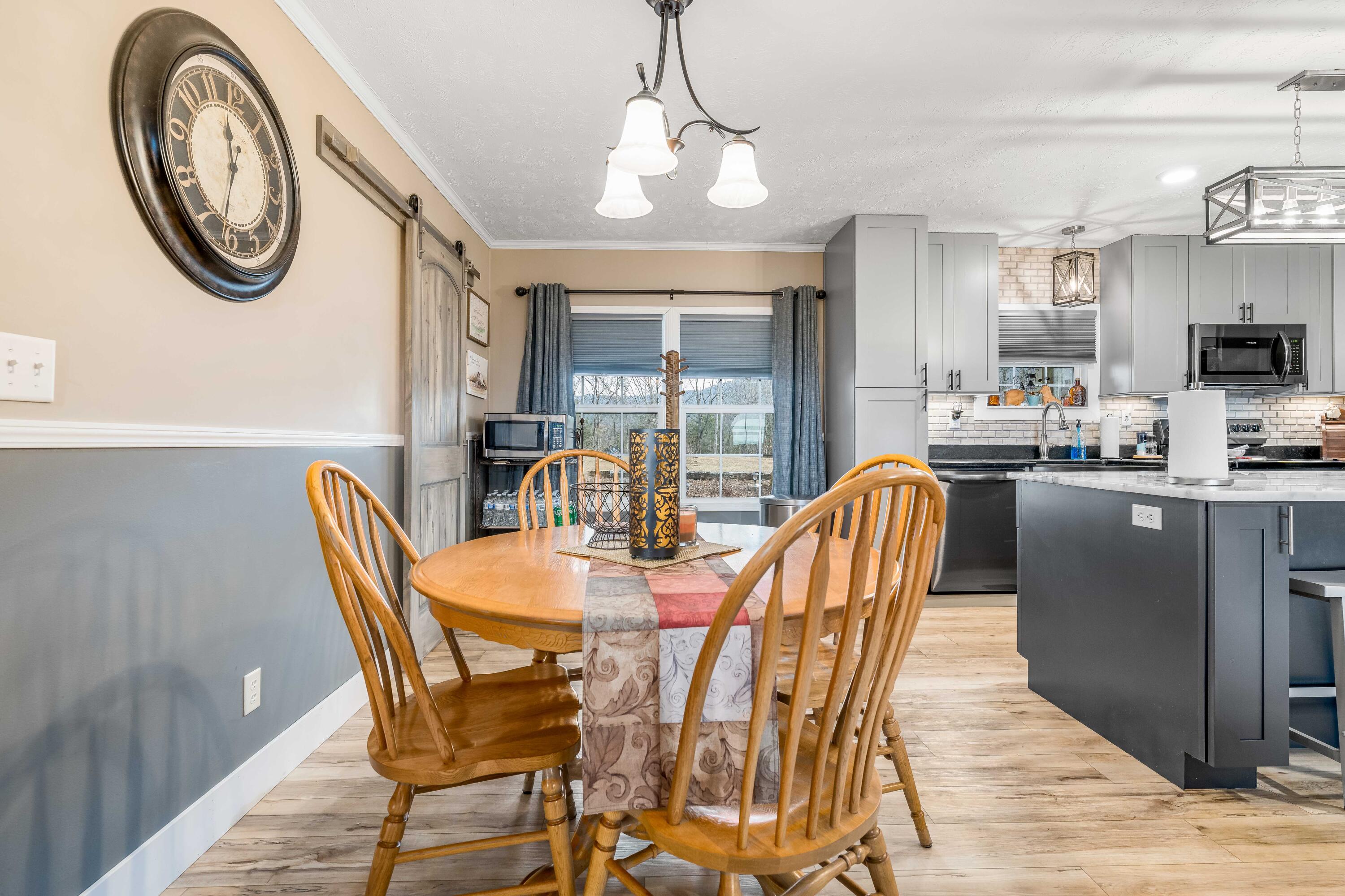 2562 Divide Road Mountain City, TN 37683 - Photo 45 of 90 Dining Area