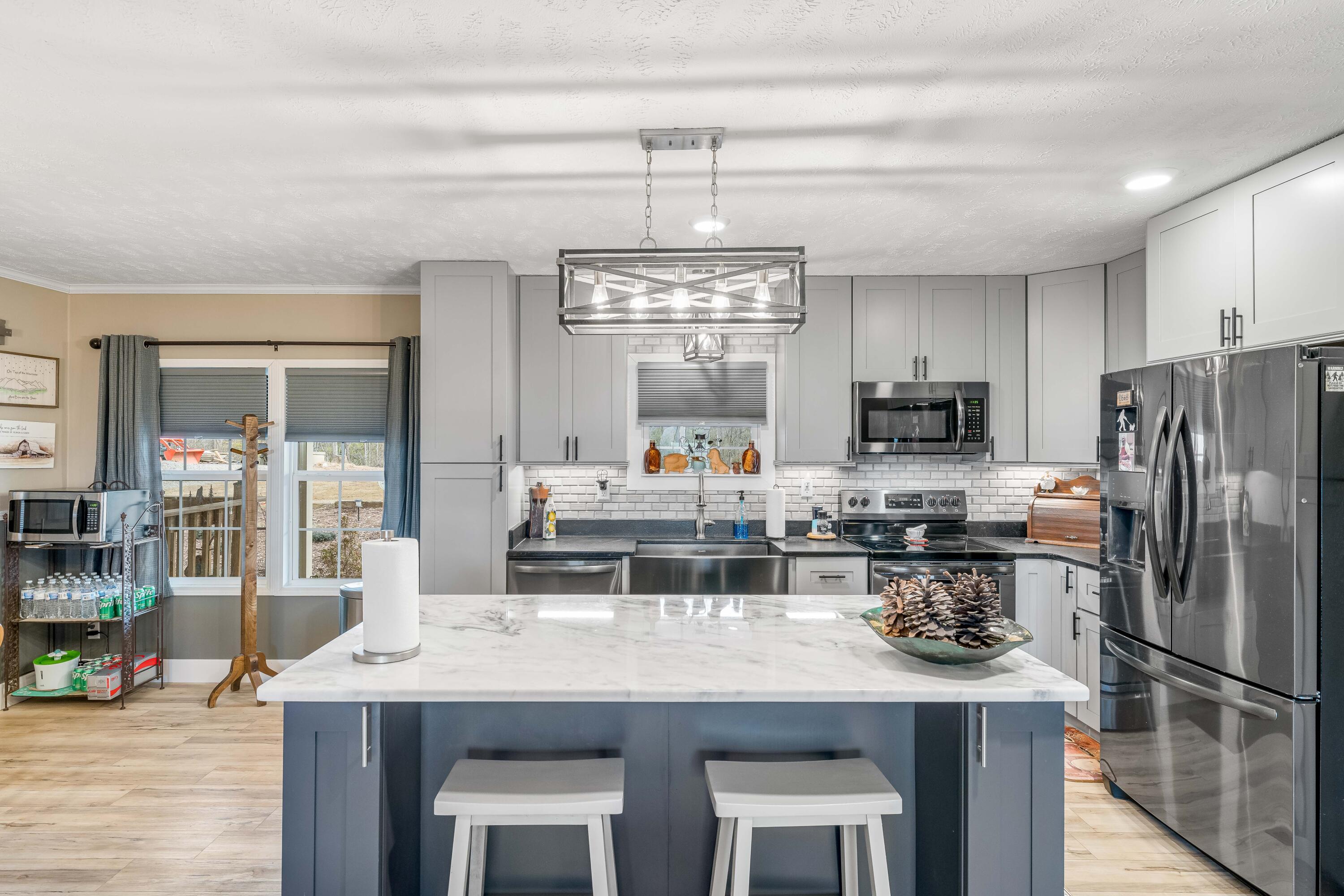 2562 Divide Road Mountain City, TN 37683 - Photo 47 of 90 Kitchen