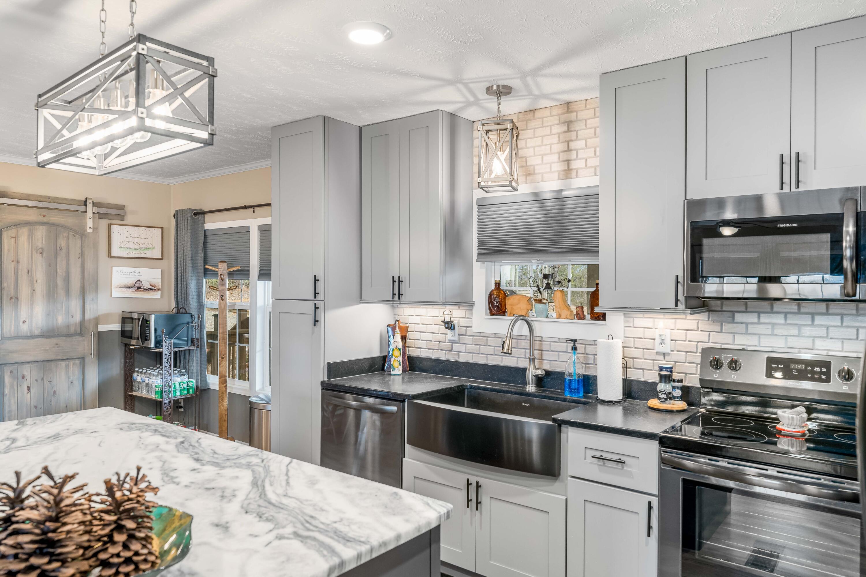 2562 Divide Road Mountain City, TN 37683 - Photo 49 of 90 Kitchen