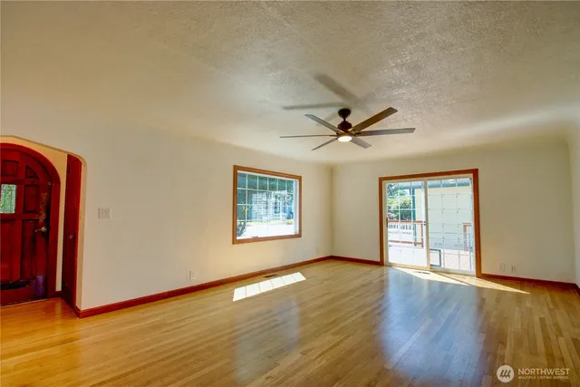 $645,000 | 215 North 6th Street, La Conner, WA 98257