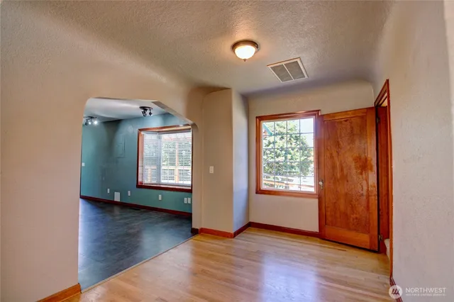 $645,000 | 215 North 6th Street, La Conner, WA 98257