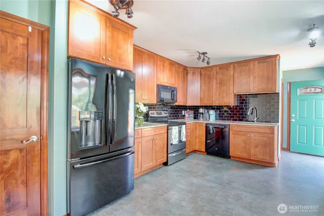 $645,000 | 215 North 6th Street, La Conner, WA 98257