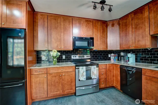 $645,000 | 215 North 6th Street, La Conner, WA 98257