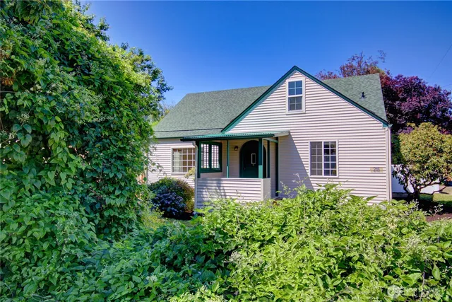 $645,000 | 215 North 6th Street, La Conner, WA 98257