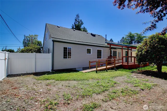 $645,000 | 215 North 6th Street, La Conner, WA 98257