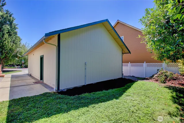 $645,000 | 215 North 6th Street, La Conner, WA 98257