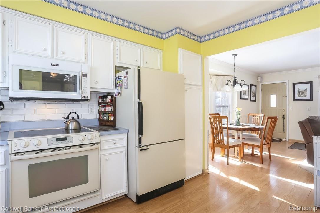 14001 Newburgh Road Livonia, MI 48150 - Photo 13 of 39 013-Kitchen-5284040-large.jpg