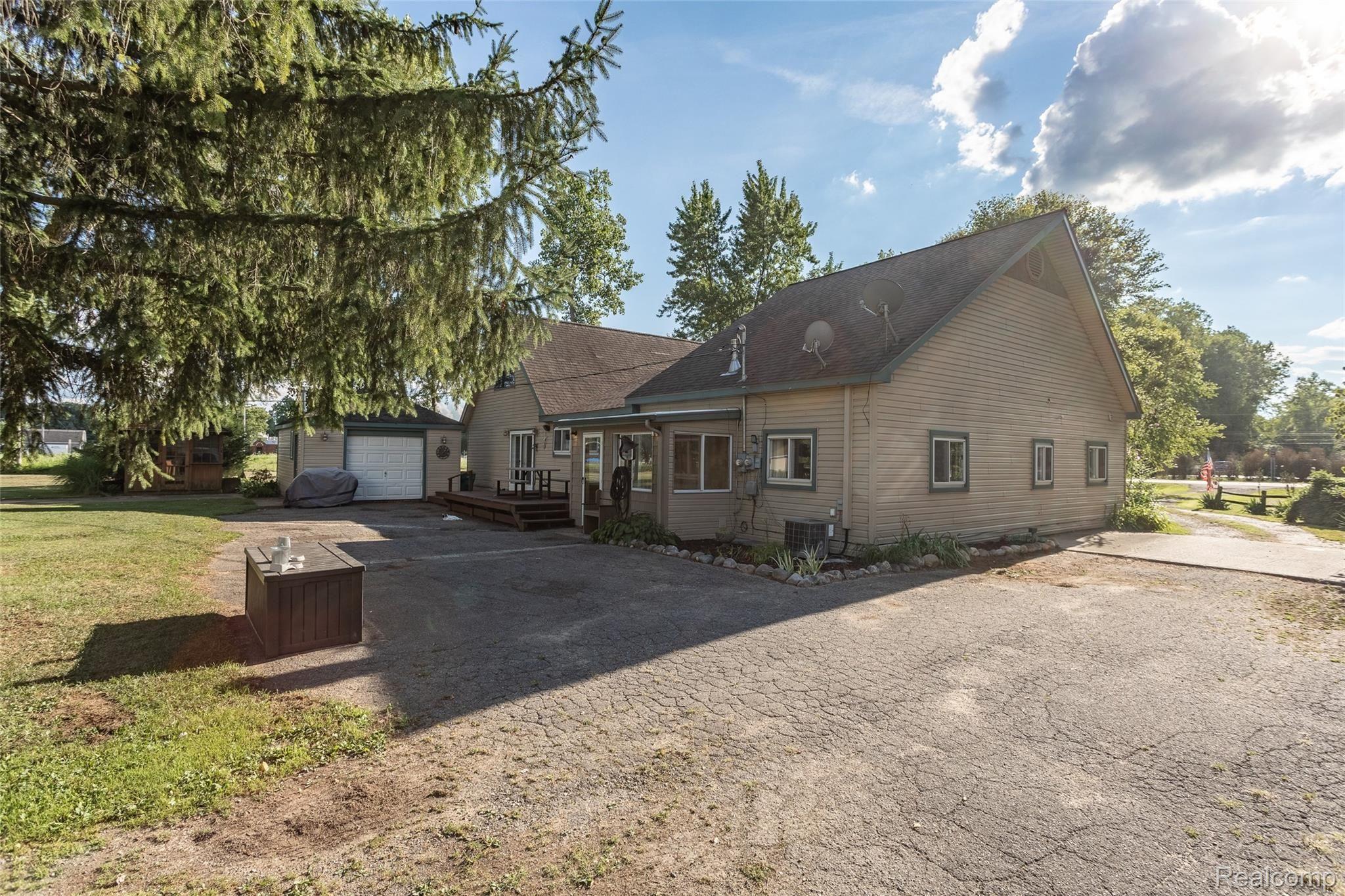 22675 Waltz Road New Boston, MI 48164 - Photo 4 of 48 244A1034-HDR.jpg