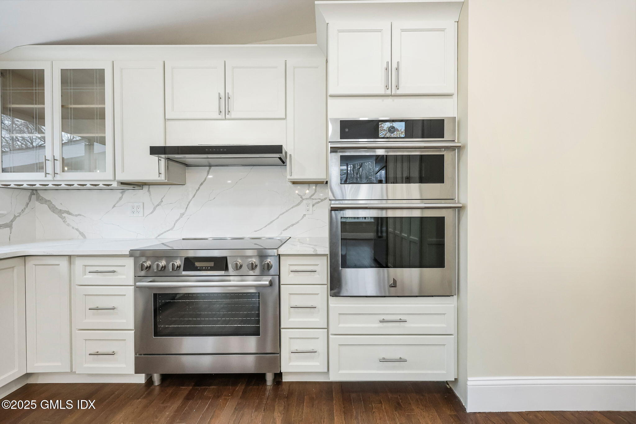 17 Nutmeg Drive Greenwich, CT 06831 - Photo 9 of 35