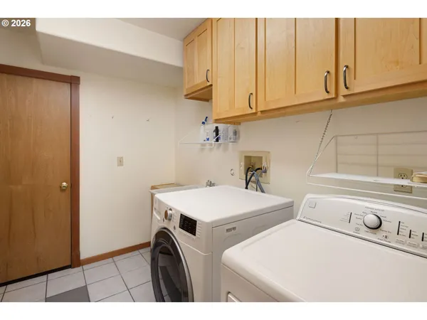 $769,000 | 217 Rockridge Loop, Eugene, OR 97405
