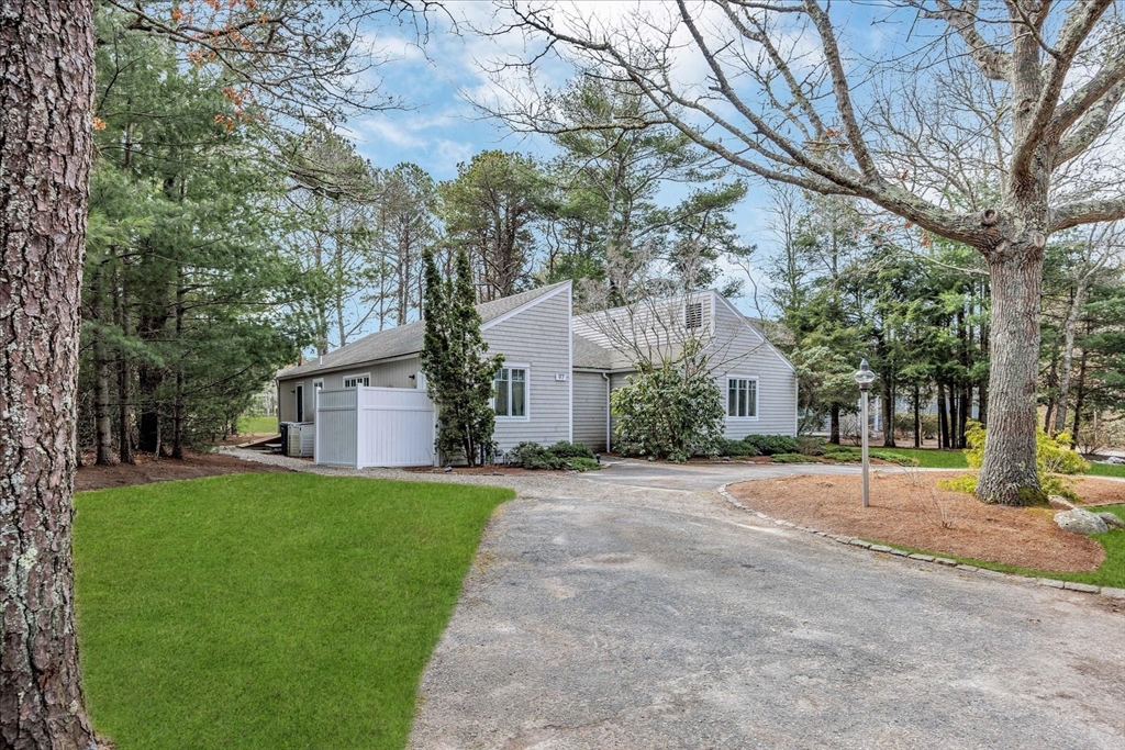 97 Walton Heath Way Mashpee, MA 02649 - Photo 5 of 36
