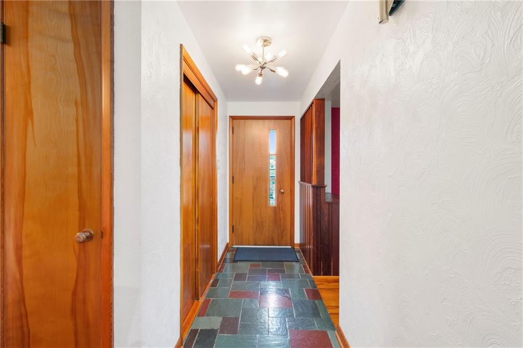 306 Rock Run Road Elizabeth, PA 15037 - Photo 3 of 44
