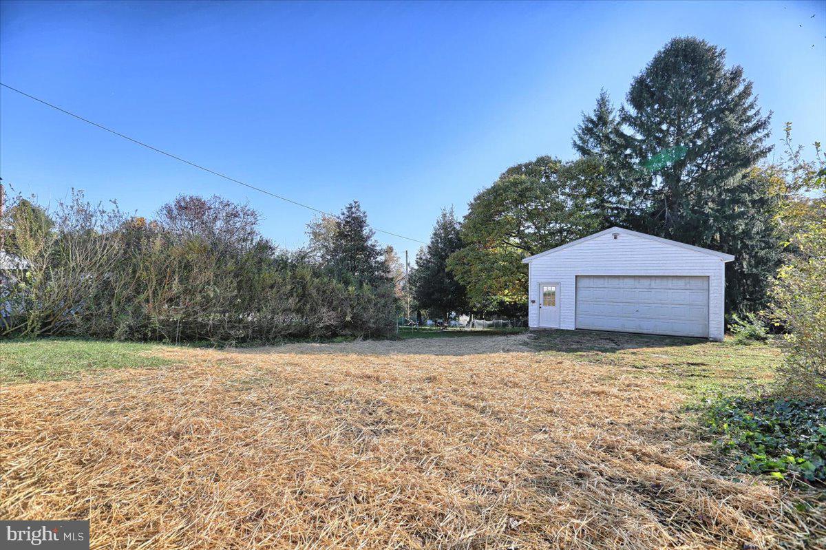 1015 Hilltop Road York, PA 17408 - Photo 19 of 26 Gallery Image 19