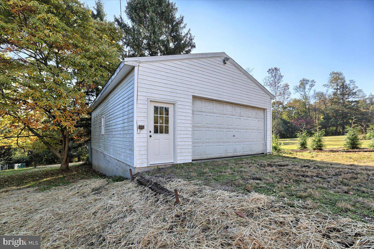 1015 Hilltop Road York, PA 17408 - Photo 20 of 26 Gallery Image 20