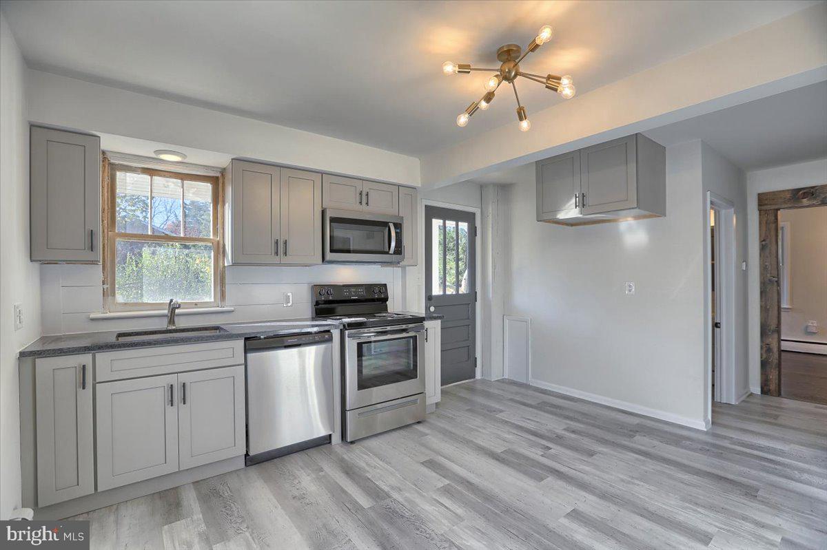 1015 Hilltop Road York, PA 17408 - Photo 3 of 26 Gallery Image 3