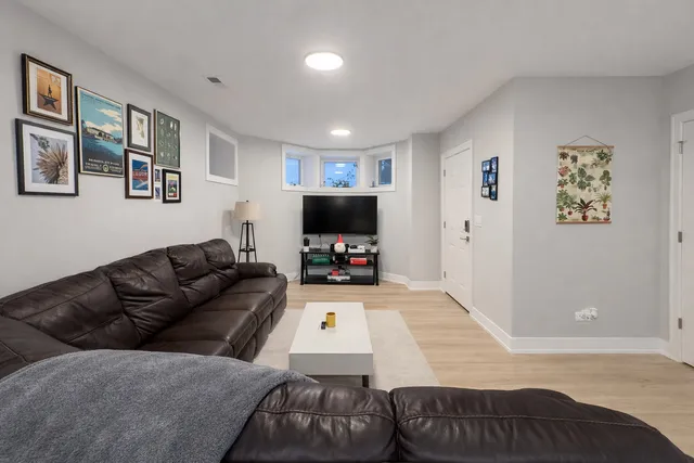 $3,250 | 1535 North Maplewood Avenue, Unit G, Chicago, IL 60622