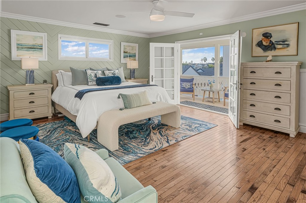 309 21st Street Huntington Beach, CA 92648 - Photo 25 of 38 a living room with furniture and a window