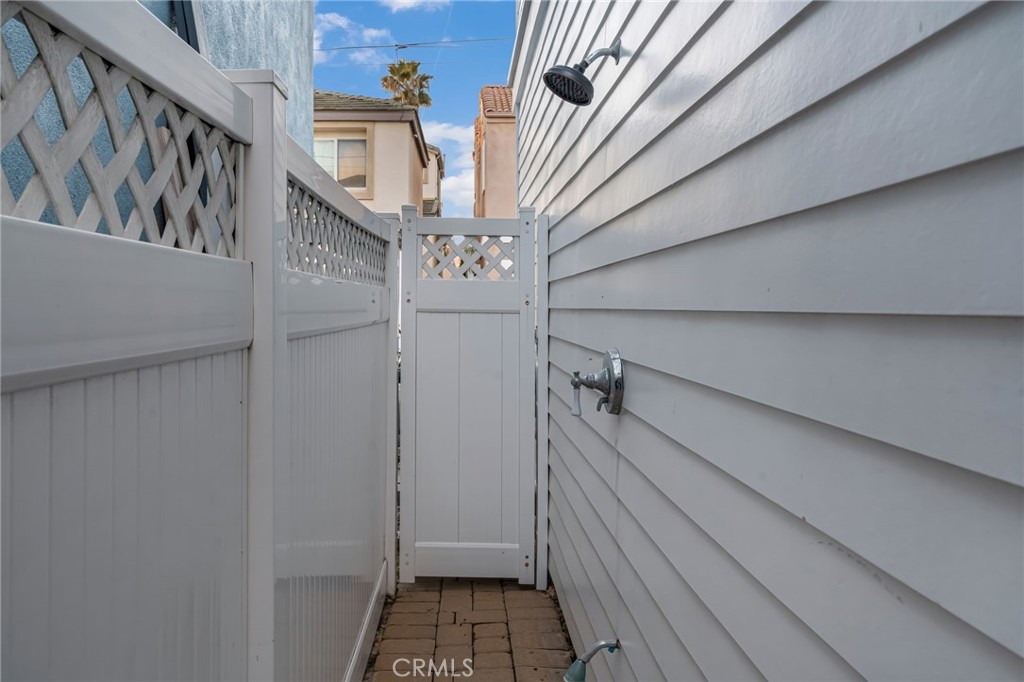 309 21st Street Huntington Beach, CA 92648 - Photo 6 of 38 a view of entryway